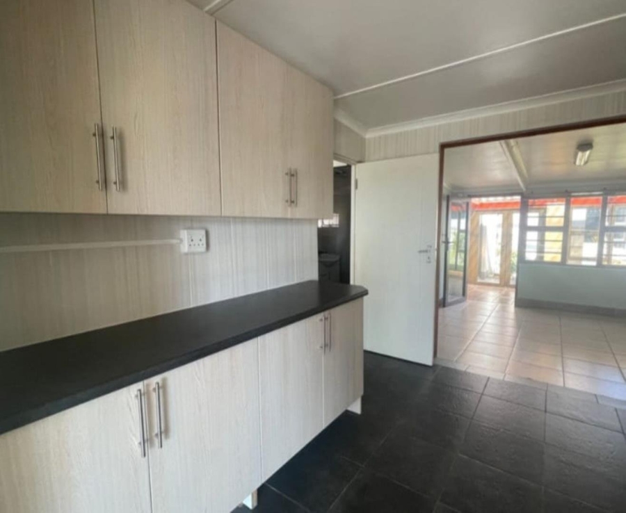 Commercial Property for Sale in Cove Ridge East Eastern Cape